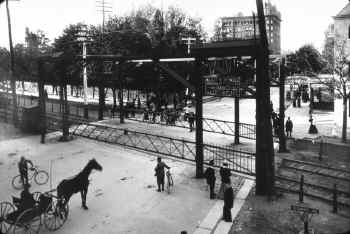1. Crossing-Barrier Gates-Bedford Ave. at Atlantic Ave.-Bklyn - c. 1900 (Keller).jpg (315429 bytes)